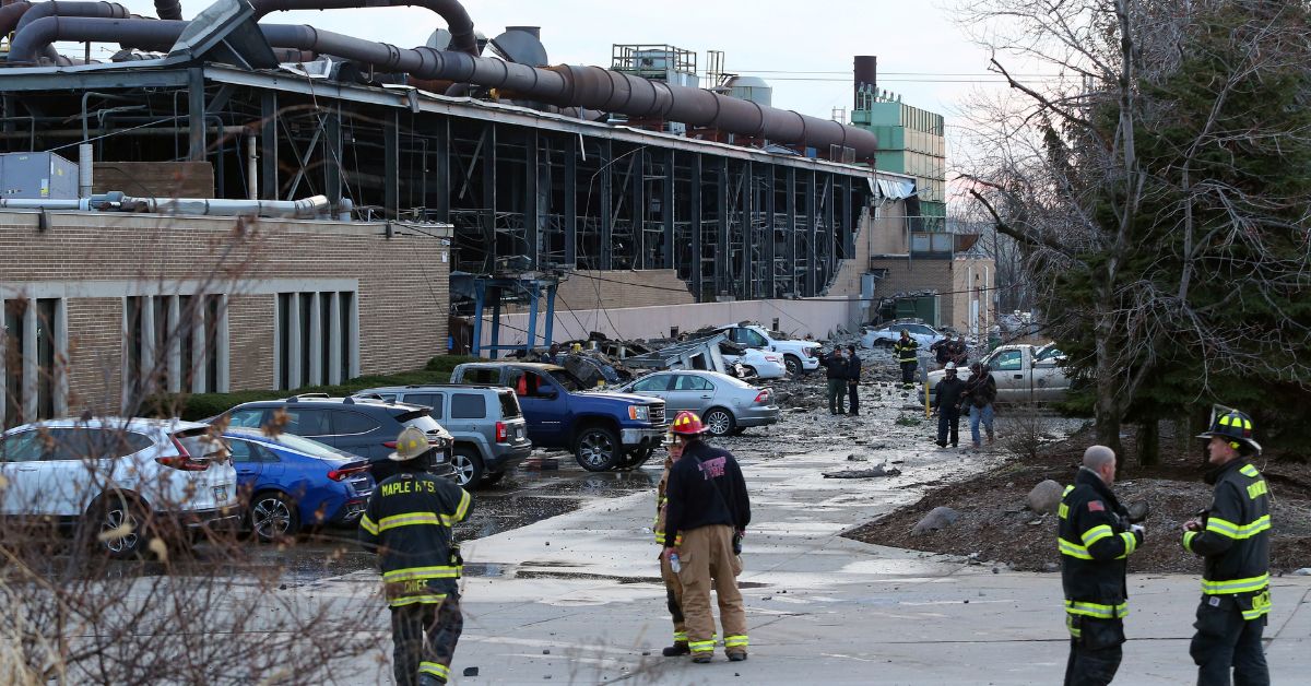A Industrial Explosion In Ohio Causes A Fire And Injures 14 Persons